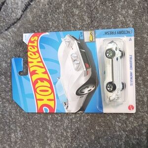 Hot wheels '72 Stingray Converstible brand new